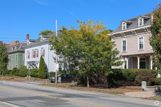South Salem's large historic homes grace Lafayette Street.