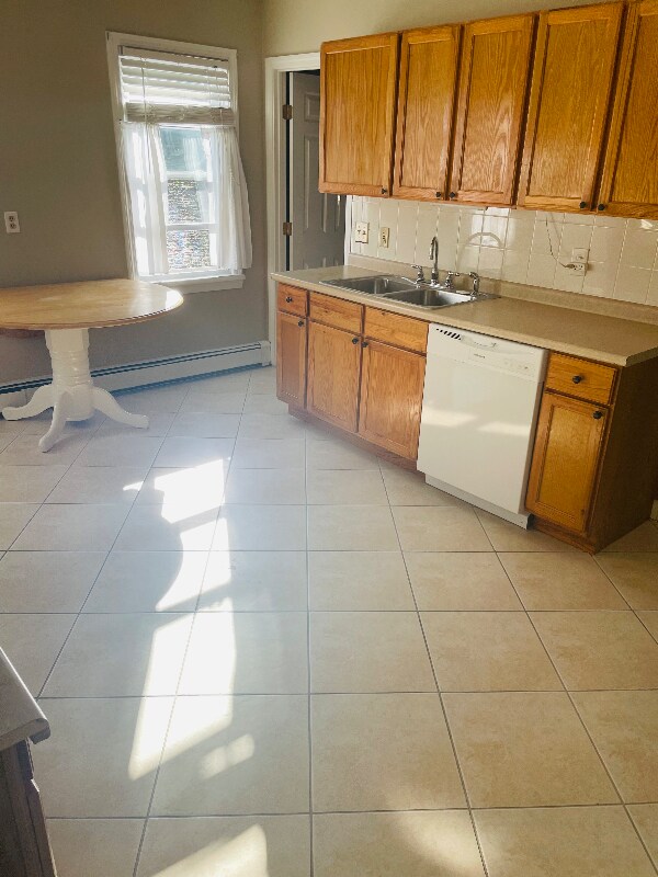 634 East St unit 634 East St, New Britain, CT 06051 - photo 2