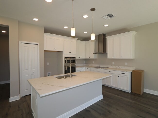 31324 Pendleton Landing Cir, Wesley Chapel, FL 33545 - photo 3