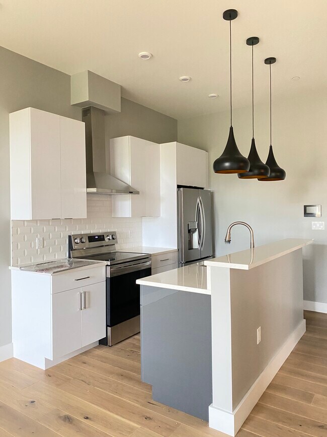 Cross Street East unit 212, Somerville, MA 02145 - photo 5