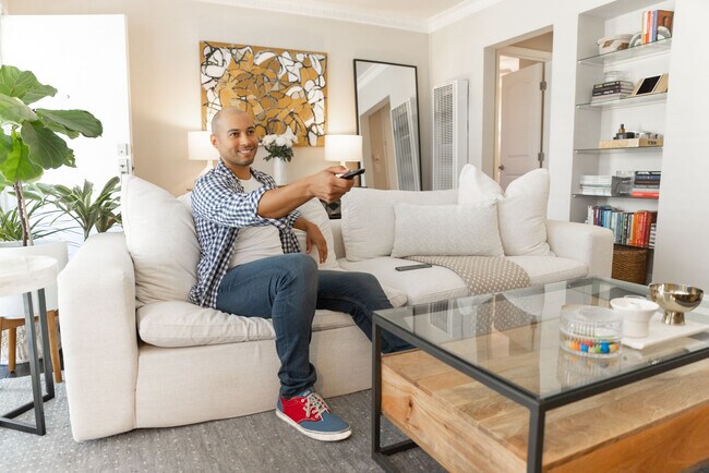 1119 N Sweetzer Ave unit 11, West Hollywood, CA 90069 - photo 5