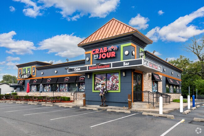 Crab Du Jour is the place to go for Cajun seafood next to the Glendale neighborhood.