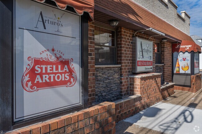 Arturo's Italian Restaurant is a popular bar and lounge in Dupont.