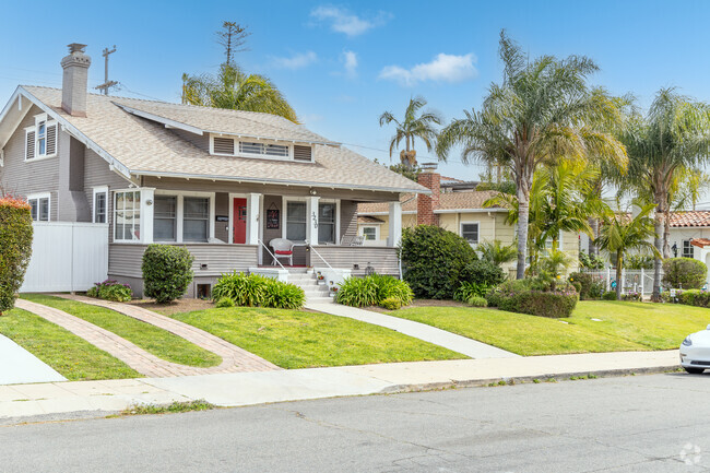 A look at a craftsman style home in Loma Portal