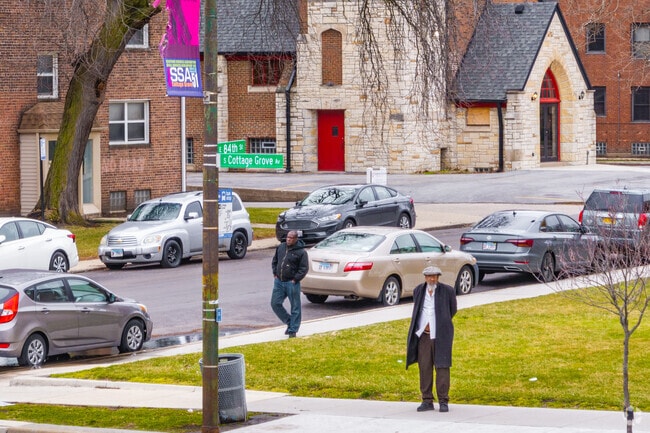 Go on an afternoon stroll along the sidewalk in Chatham, Chicago.