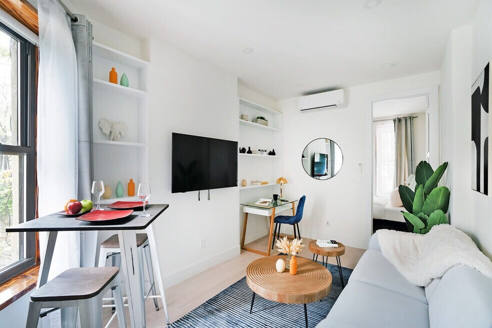 515 W 48th St unit ID1021962P, New York, NY 10036 - photo 1