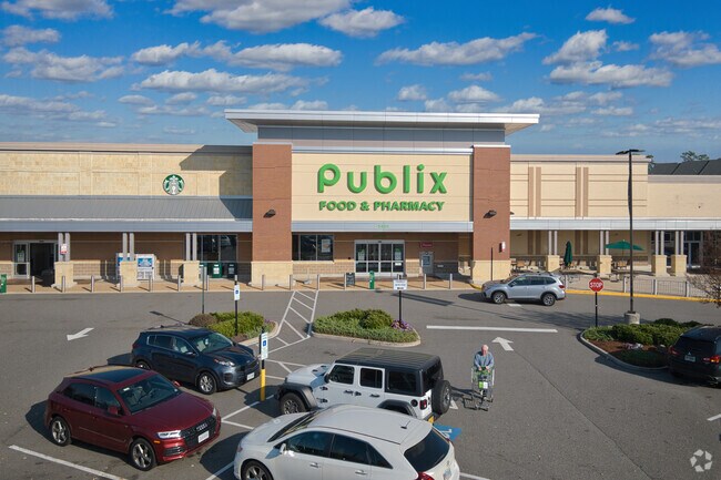 Residents of Twin Hickory will find it easy to pick up their groceries at nearby Publix Market.