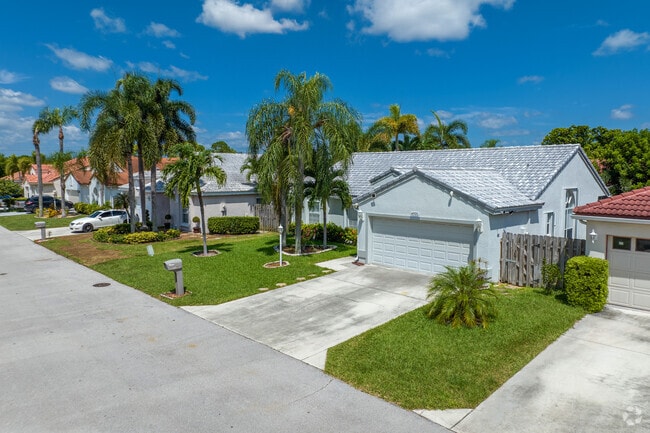 Spencer Lakes homes often include front yards and garages.
