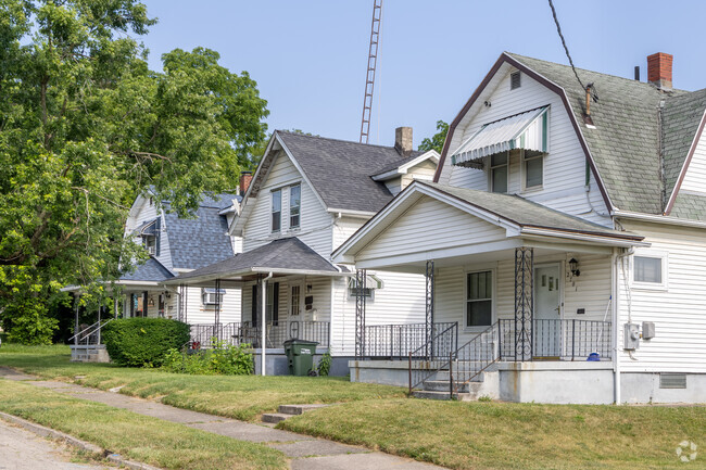 This Highview Hill's group of well built homes is typical in the neighborhood.
