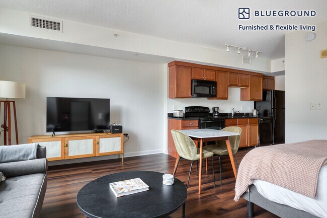 70 I St SE unit FL6-ID879, Washington, DC 20003 - photo 3