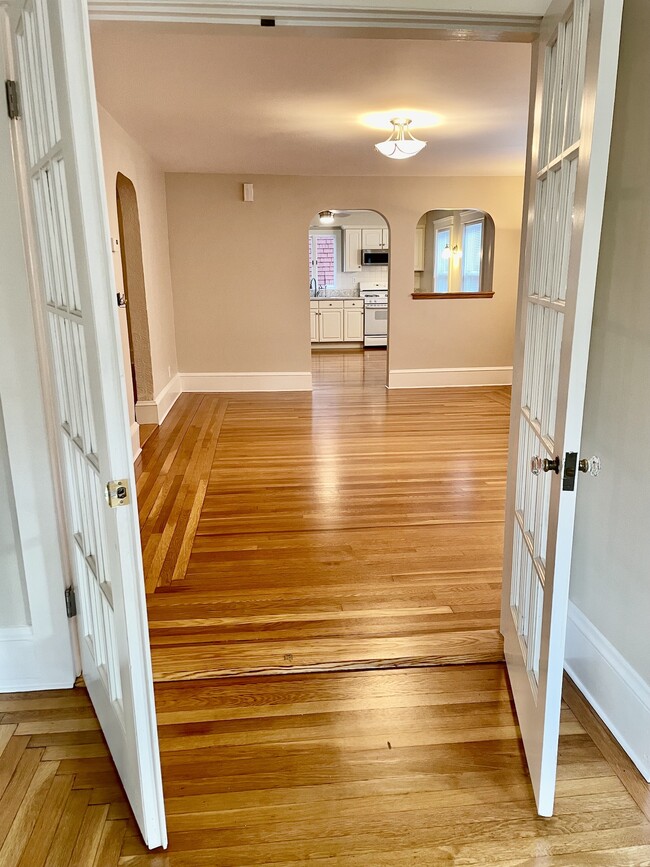 Into adjoining dining room/ or double living room