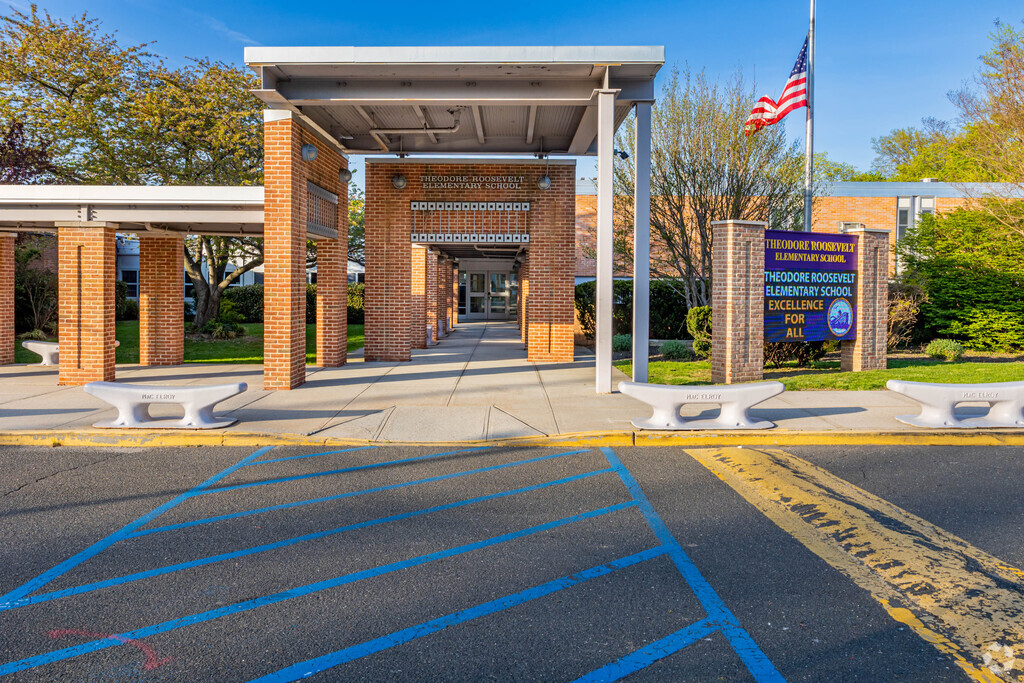 The main entrance to Theodore Roosevelt Elementary School in Oyster Bay.