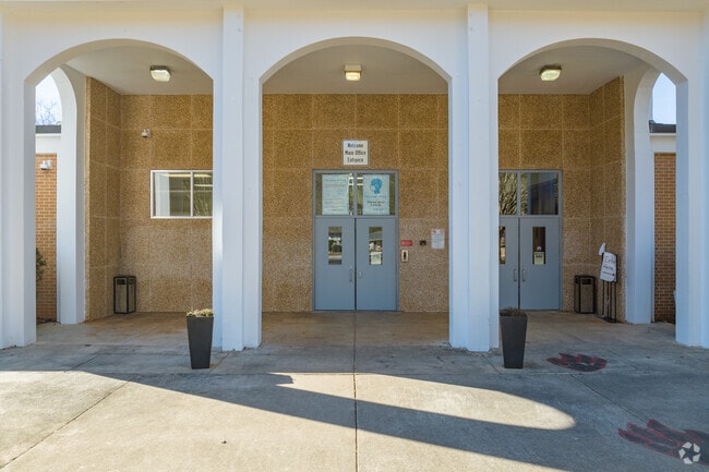 Druid Hills Middle School serves approximately 950 students.