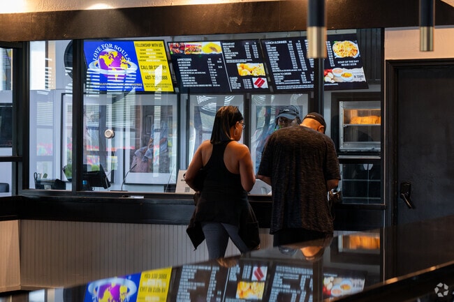 Top Class Jamaican Bar and Grill serves Caribbean dishes in Lockhart.