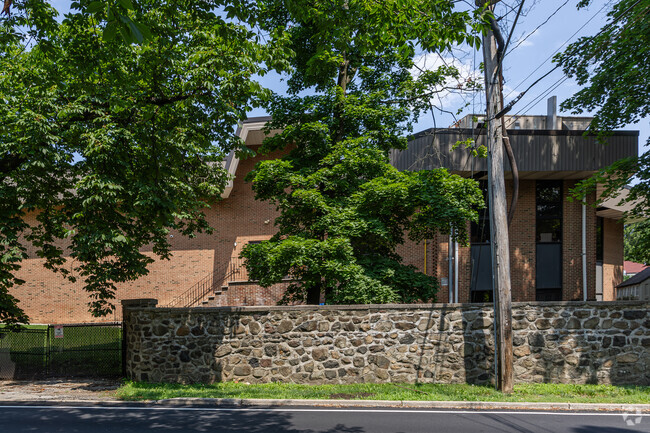 Staten Island Academy has approximately 50 classroom teachers.