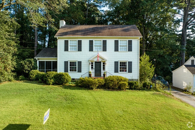 College Park’s urban historic district features historic Colonial homes.