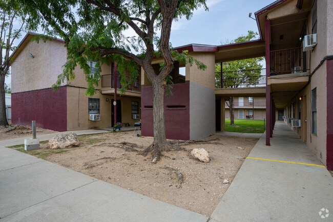 Yucca Flats Apartments, Carlsbad, NM 88220 - photo 6