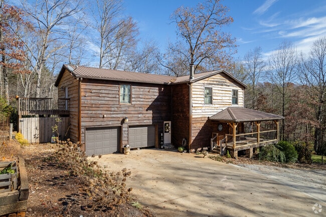 Rustic log cabin–style homes in Holly Springs capture the area’s timeless, cozy appeal.