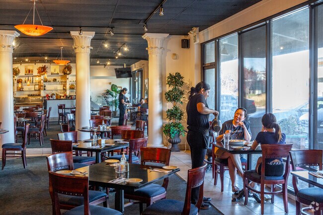 Pasta Primavera Café offers classic Italian-influenced comfort food dishes in Cowell/Canterbury.