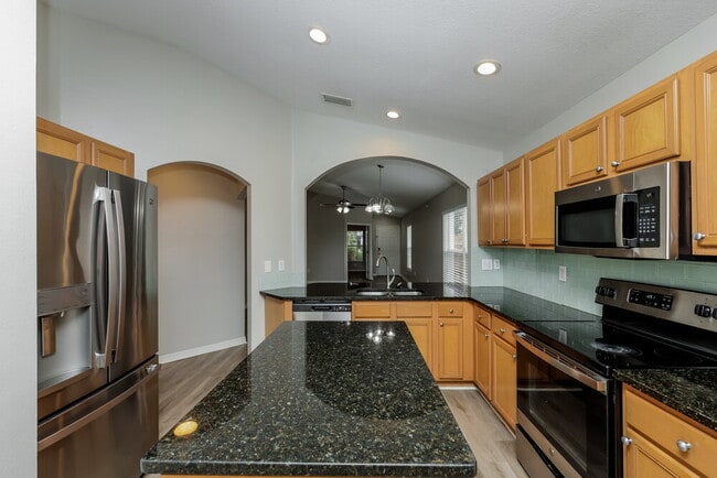 447 Maple Pointe Dr, Seffner, FL 33584 - photo 6