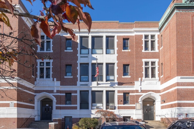 Hadley Elementary School has an overall grade of A- on Niche.