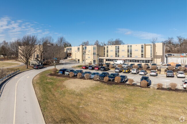 Parkwood Elementary has a student teacher ratio of 13:1.