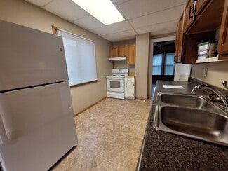 410 Sherman St Unit Upper Unit, North Mankato, MN 56003