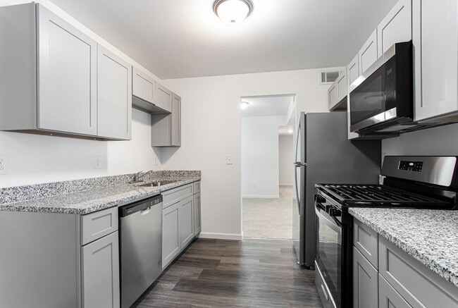 Retreat at Greenbriar, Atlanta, GA 30331 - photo 6