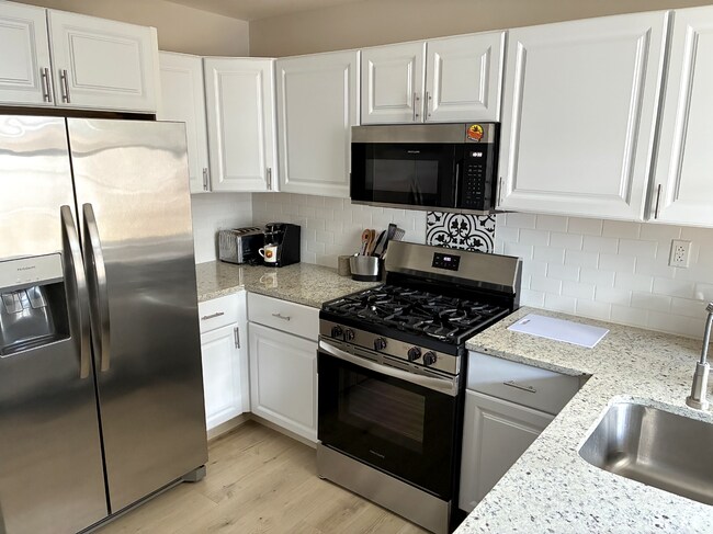 832 W 35th St, Baltimore, MD 21211 - photo 6