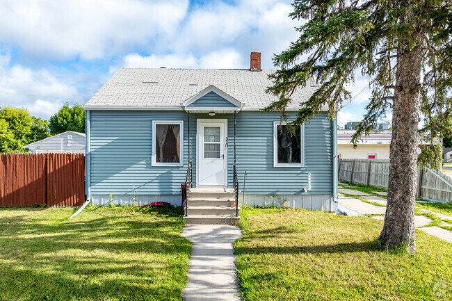 This cozy home if perfect for the smaller family in Southside.