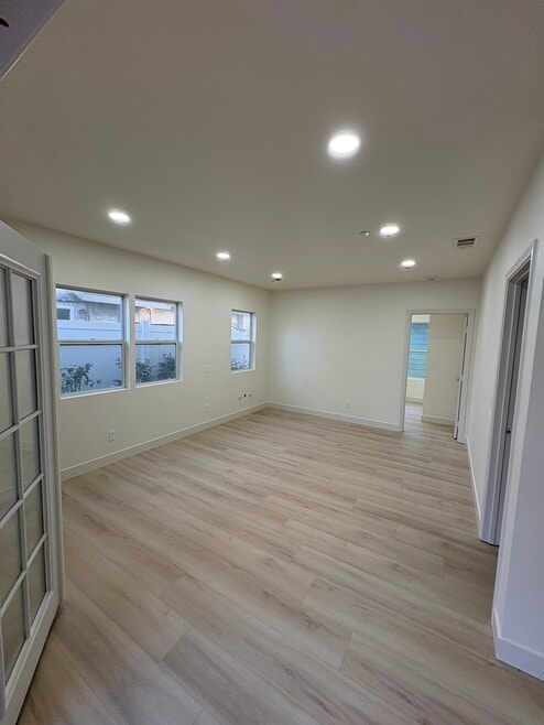 228 W Colorado Blvd, Monrovia, CA 91016 - photo 1