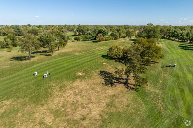 Tates Creek Golf Course offers an 18 hole par 72 course on 125 acres in Gainesway.