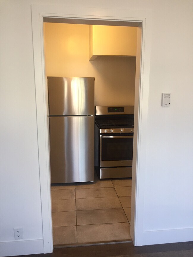 845 S Normandie Ave unit 17, Los Angeles, CA 90005 - photo 5