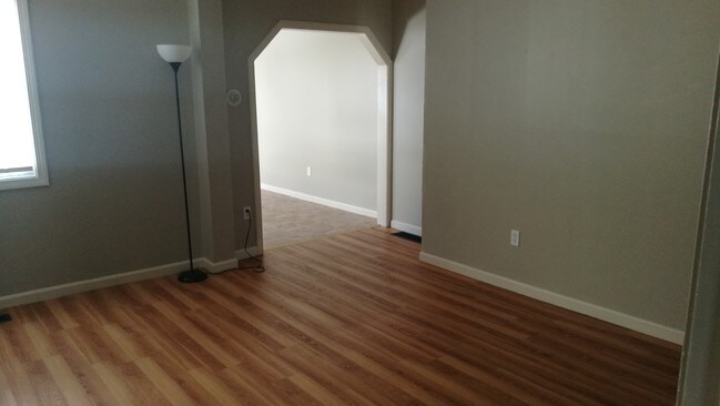 167 Merrimack St unit 1, Manchester, NH 03103 - photo 2
