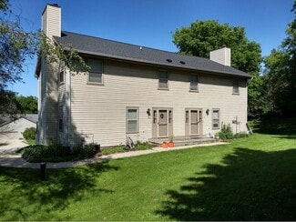 440 Hi View Dr Unit 450, Brookfield, WI 53045