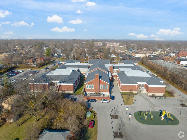 The College Hill Fundamental School is a fairly large school.