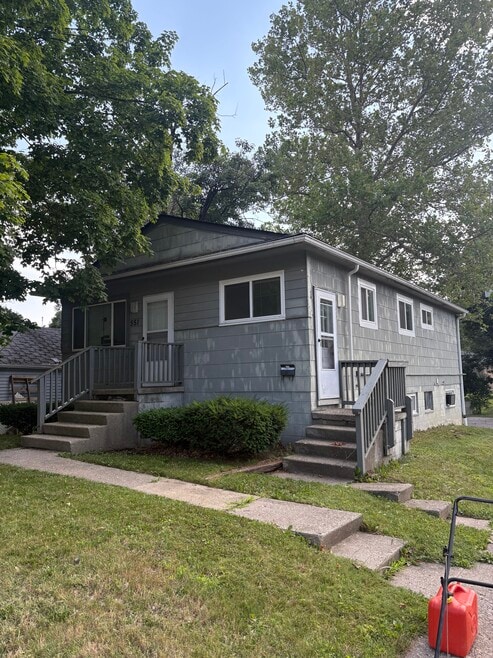 551 Lexington Ave unit Downstairs, East Lansing, MI 48823 - photo 1