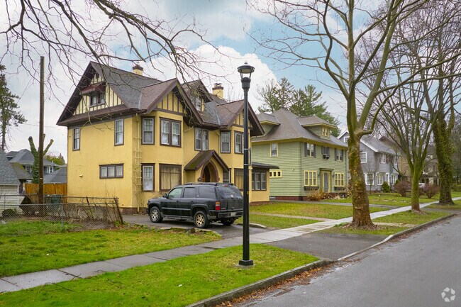 Many homes in Genesee-Jefferson have less than 10 feet between them.