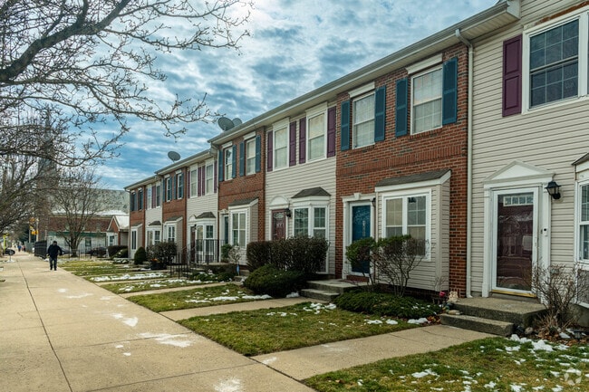 With its tree-lined sidewalks, Springfield-Belmont blends modern living with historic charm, offering mostly 21st-century townhomes and apartments alongside classic multifamily townhomes.