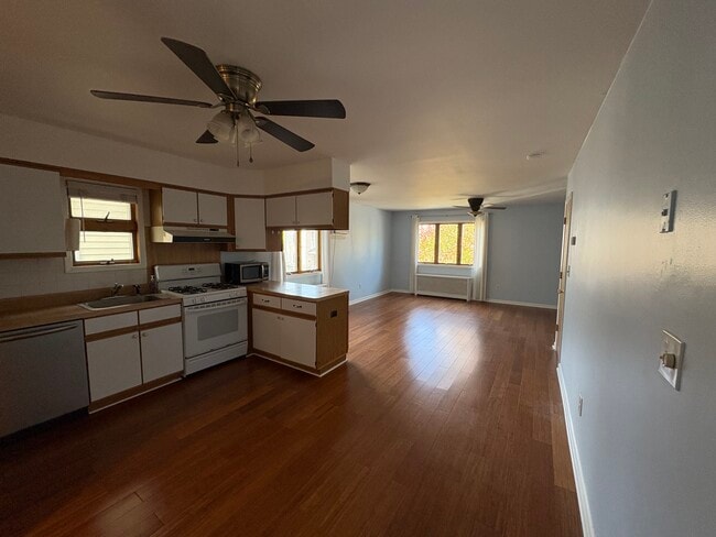 29 Wood St unit 2, Rutherford, NJ 07070 - photo 3