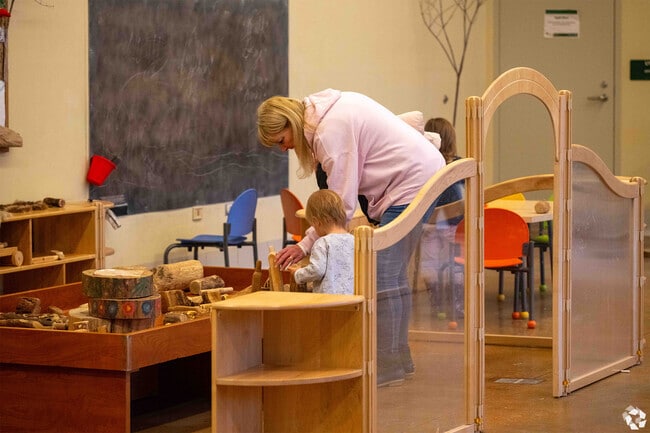 The Little Red Schoolhouse Nature Center in Palos Hills offers activities for the children.