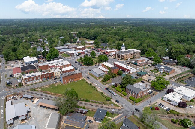 Jasper County is home to several small towns and historical landmarks.