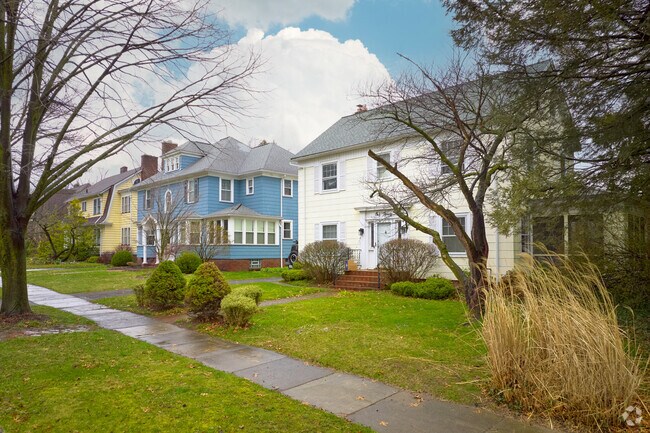 Colonial homes in Genesee-Jefferson typically sell between $21,000 and $265,000.