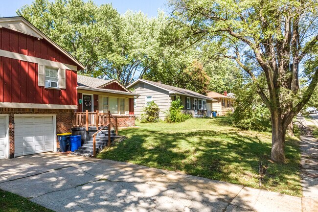 Most homes in Oldham Farms include one- or two-car garages.