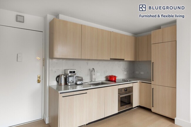 250 W 19th St unit FL7-ID427, New York, NY 10011 - photo 5