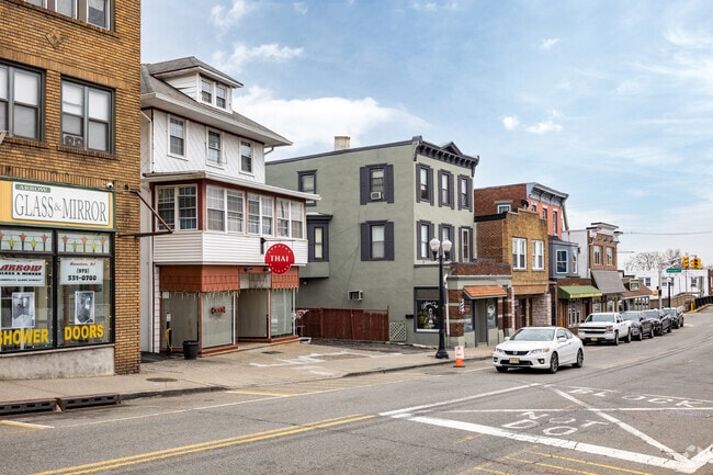 A Thai restaurant nestled among local shops on Main Street in Boonton.