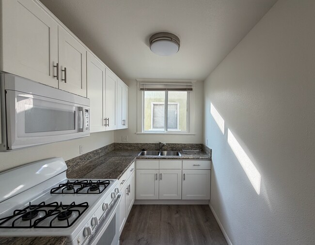 420 N Rose Place unit 424, Long Beach, CA 90802 - photo 5