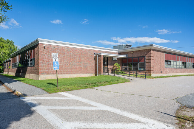 Robertson Elementary School has a niche score of B.