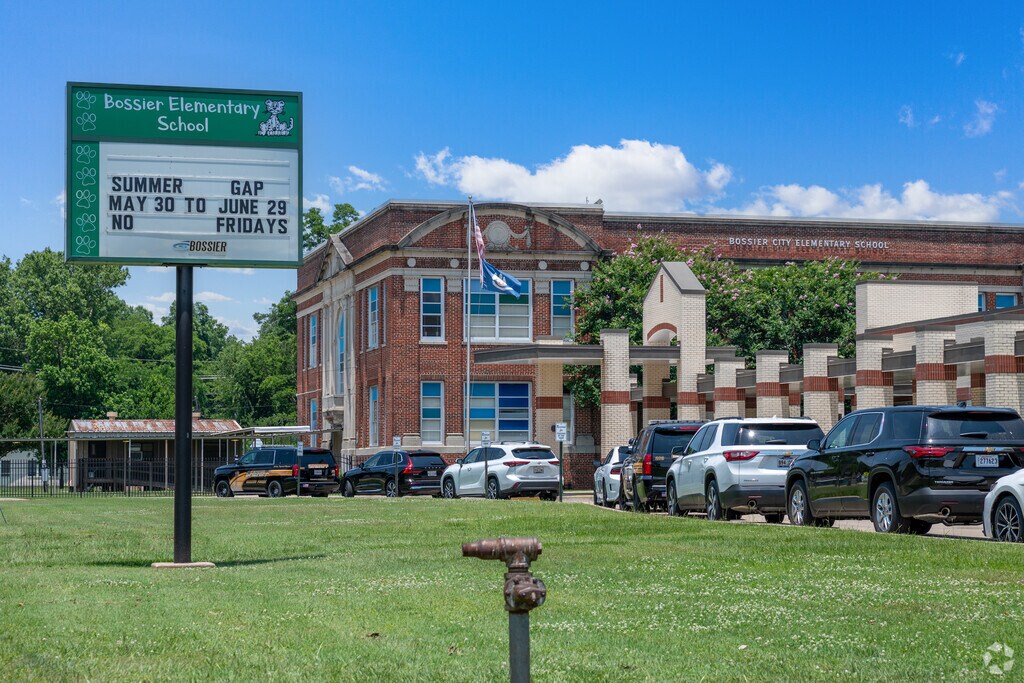 Bossier Elementary serves the East Bank District neighborhood in Bossier City.