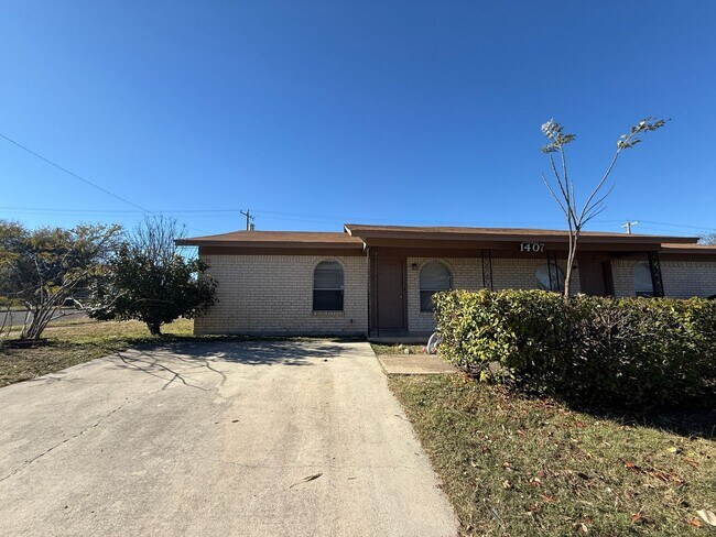 1407 Janis Dr unit B, Killeen, TX 76549 - photo 2